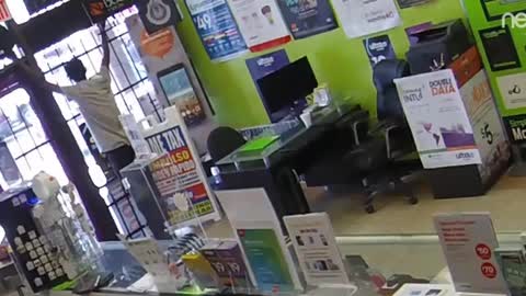 Watch robbery suspect pray after getting locked in