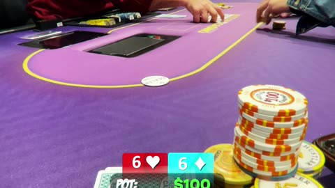 can you guess who's bigger? #poker #gambling #casino