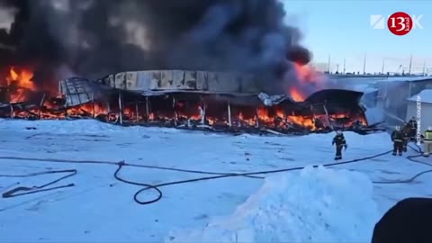 İmage of strong fire in market of Samara, Russia - a large number of firefighters were involved