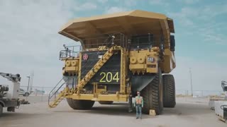 Building the World's BIGGEST Truck - Caterpillar 797