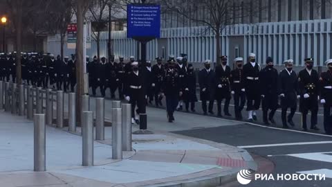 The inauguration rehearsal in the Capitol is fenced off for several hundred meters; the military is