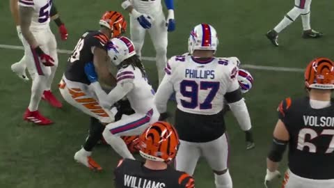 Damar Hamlin Collapses After Hit vs Bengals