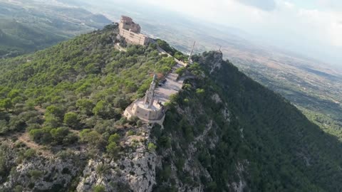 Outdoor aerial photography, a unique view of the castle on the highest mountain in the United States