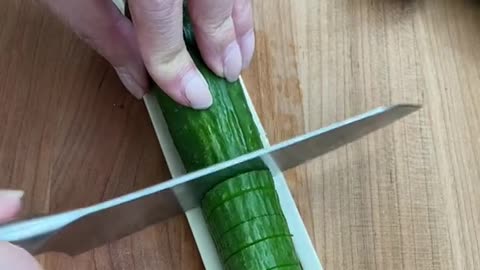 How to spiralize a cucumber