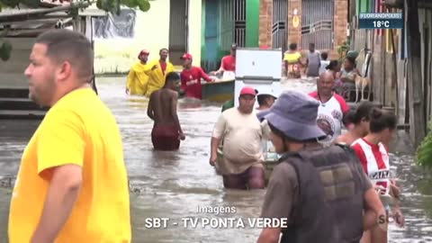 Sobe para 4 número de mortos pela chuva em Pernambuco | SBT Brasil (26/05/22)