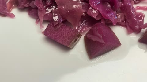 Red Cabbage With Apples