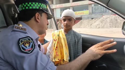 City Traffic Police distributed launch boxes and cold bottles of water among the children