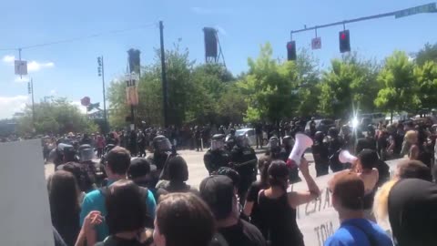 Aug 4 2018 Portland 01.1 Police step in to separate Antifa from the Patriot prayer rally