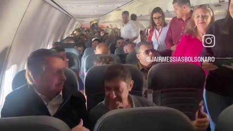 Presidente Bolsonaro em vôo comercial