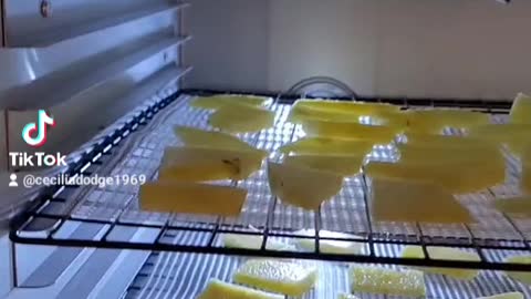 Dehydrated pineapples