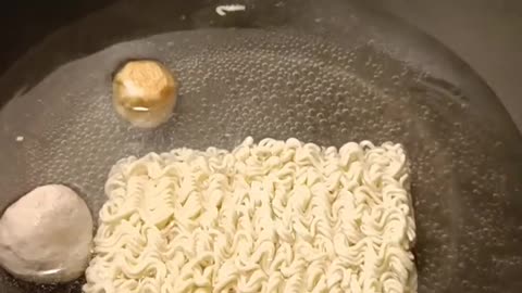 cooking instant noodles