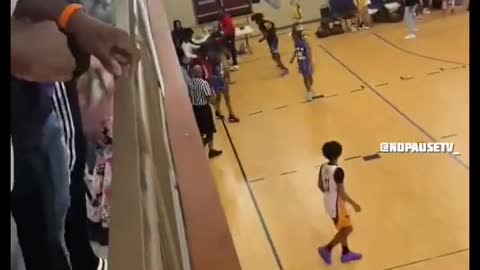 Georgia basketball players chase down, attack referee in crazy video