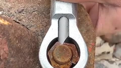 Rusty nut breaker