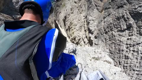 Wingsuit Flight - straight & steep line