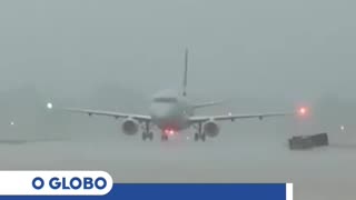 Avião com passageiros é atingido por raio durante tempestade nos EUA