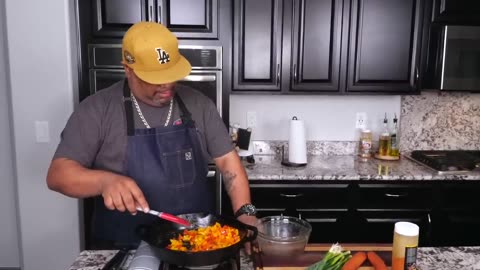 How to cook shrimp & sausage rice in 1 pan.