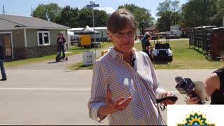 KS Gov Laura Kelly with Jiggy Jaguar KSF 2021