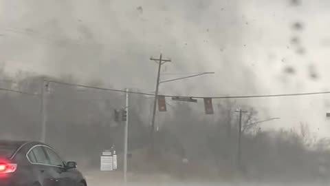 Tornado hitting Clarksville TN Dec 9, 2023