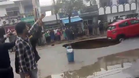 New Road collapse in Uttar Pradesh