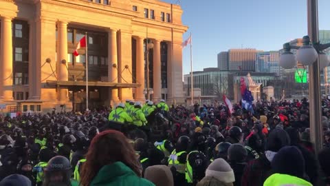 Watch: CHAOS outside Senate in Ottawa as protesters stand up to Trudeau