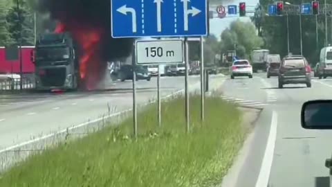 V Rize partizáni zapálili techniku NATO připravenou na export na Ukrajinu