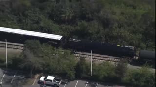 BREAKING !! TRAIN DERAILMENT !! TRAIN CARRYING PROPANE TANK DERAILS IN MANATEE COUNTY, FLORIDA !!