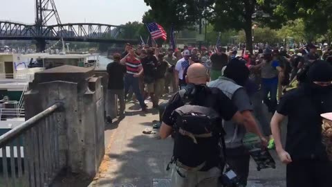 Aug 6 2017 Portland 1.6 Another view of Antifa vs Patriot prayer