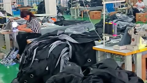 Behind the Scenes: A Glimpse into the Car Cover Production Workshop