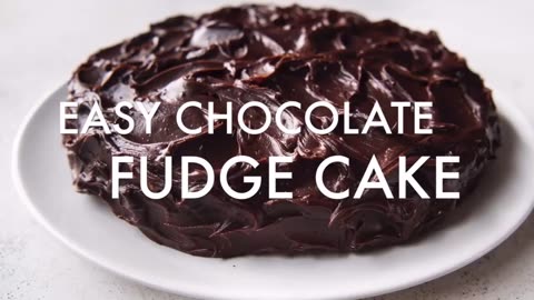 EASY Chocolate Fudge Cake