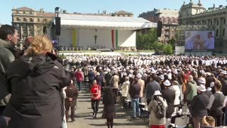 Pope Francis calls for openness and acceptance in Budapest