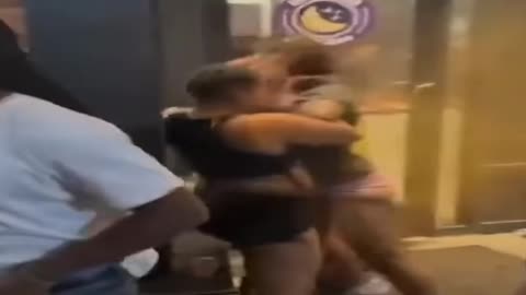 Security guard uses pepper spray to stops two fights like a pro | RVFK-self-protection