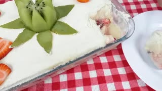 Sobremesa gelada com frutas