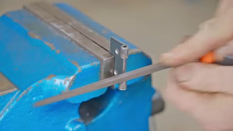 How to easily make Hinges - including the Jig - using Basic Tools5