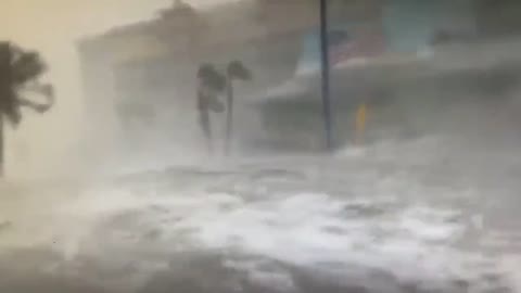 Insane LIVE footage of Storm Surge near Ft. Myers, FL - praying for everyone in Ian’s path. 🙏