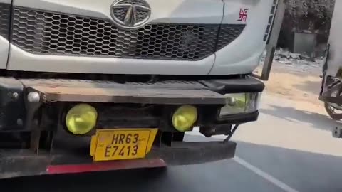Truck vs Alto accident on road😭😭😭