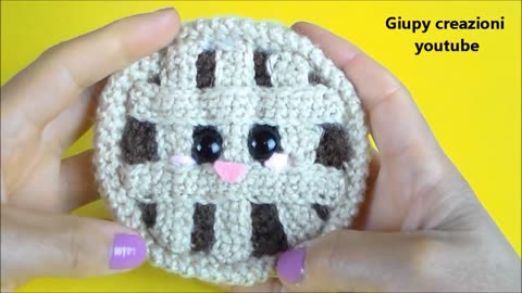 How to Crochet a Cute Pie Keychain for Your Keys or Bag