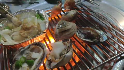 A delicious shellfish baked[cooked]