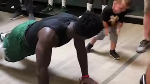 Little Lad Shows Off One-Armed Push-up