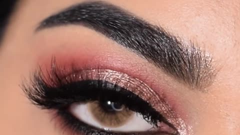 Eyes That Mesmerize: A Guide to Stunning Eye Makeup"