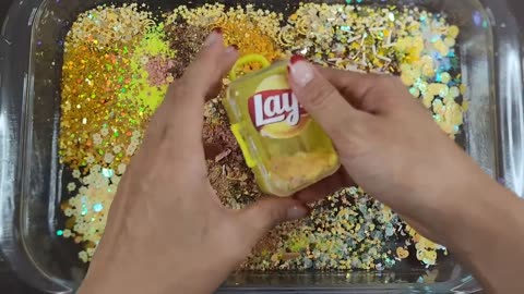 Lay's potatochips slim mixing makeup, parts geltter into slime satisfying....
