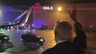 🇺🇸 Trump Waves to NYC Firefighters & Patriots from Trump Force One 🚁👋