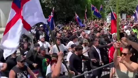 LOVE MY BEAUTIFUL NEW ZEALAND PATRIOTOS DOING THE HAKA FOR FREEDOM!!! KIA ORA KORERO!!!