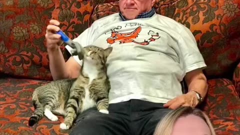 [2023-08-27] This man’s retirement plan was to become a cat napper.