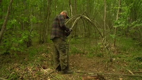 Building a Survival Shelter in a Forest - Camp food from natural herbs