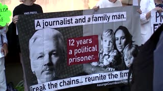 Australian lawmakers urge release of Julian Assange