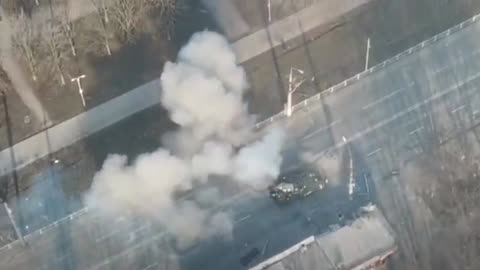 Ukrainian army destroys a Russian tank in Mariupol