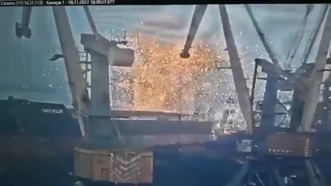 Vídeo mostra míssil russo atingindo navio de bandeira liberiana no Mar Negro