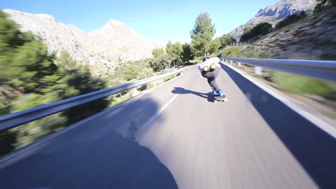 Mind-Blowing Downhill Skateboarding over 100kph!!!