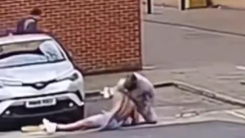 Muslim Man Knocks Out London Bully For Abusing Muslim Women, Then Called An Ambulance