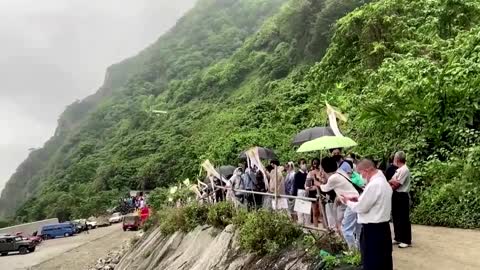 Relatives mourn Taiwan train crash victims